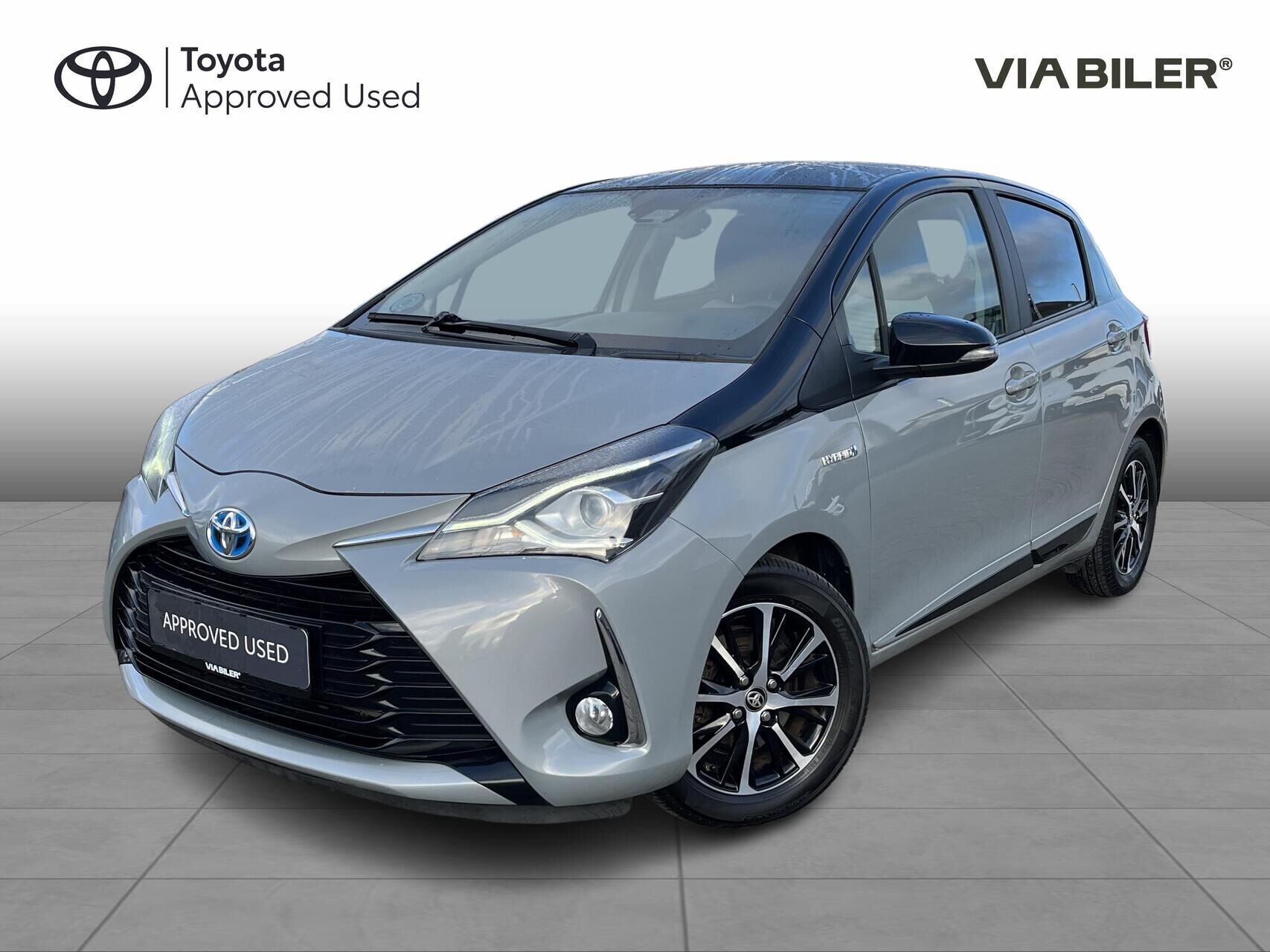 Grå Toyota Yaris fra 2018 set udefra