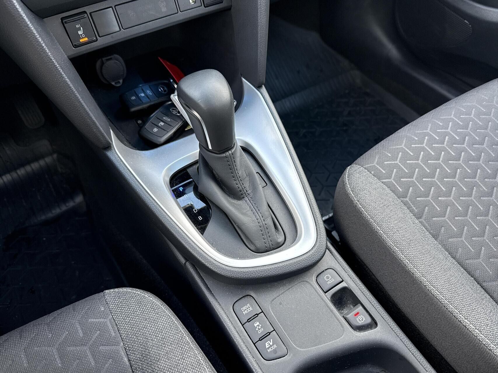 Hvid Toyota Yaris Cross fra 2023