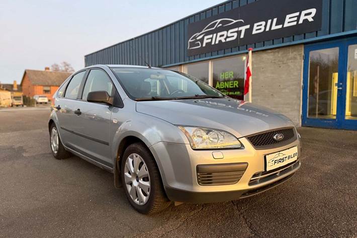 Grøn Ford Focus fra 2006 set udefra