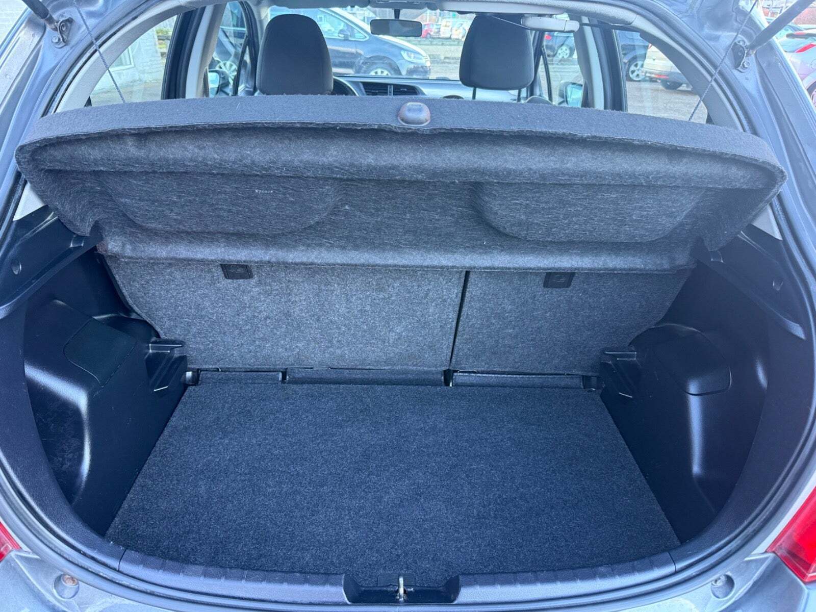 Grøn Toyota Yaris fra 2012