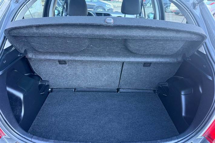 Grøn Toyota Yaris fra 2012