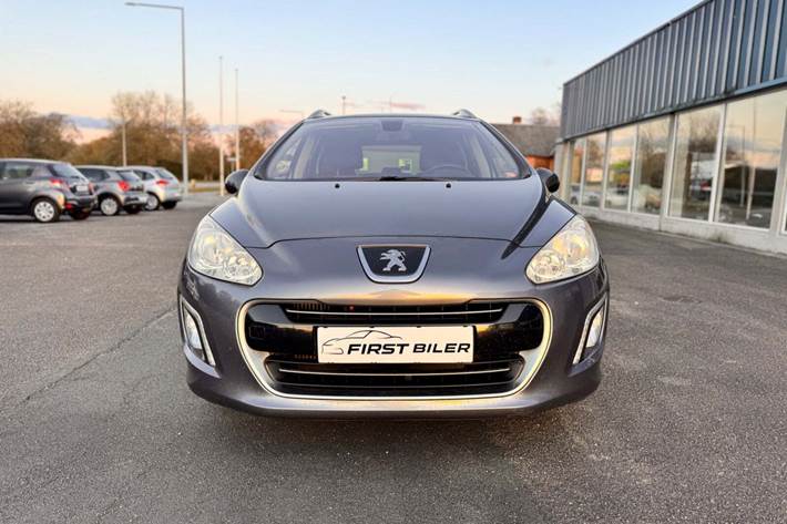 Grøn Peugeot 308 fra 2011
