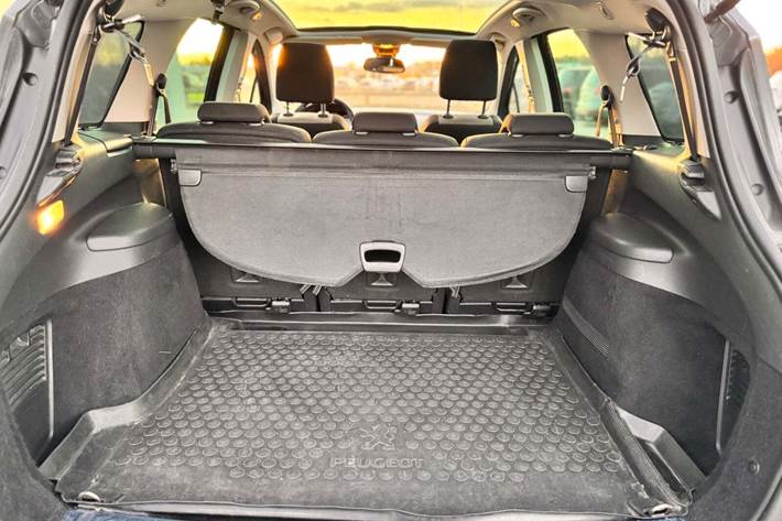 Grøn Peugeot 308 fra 2011