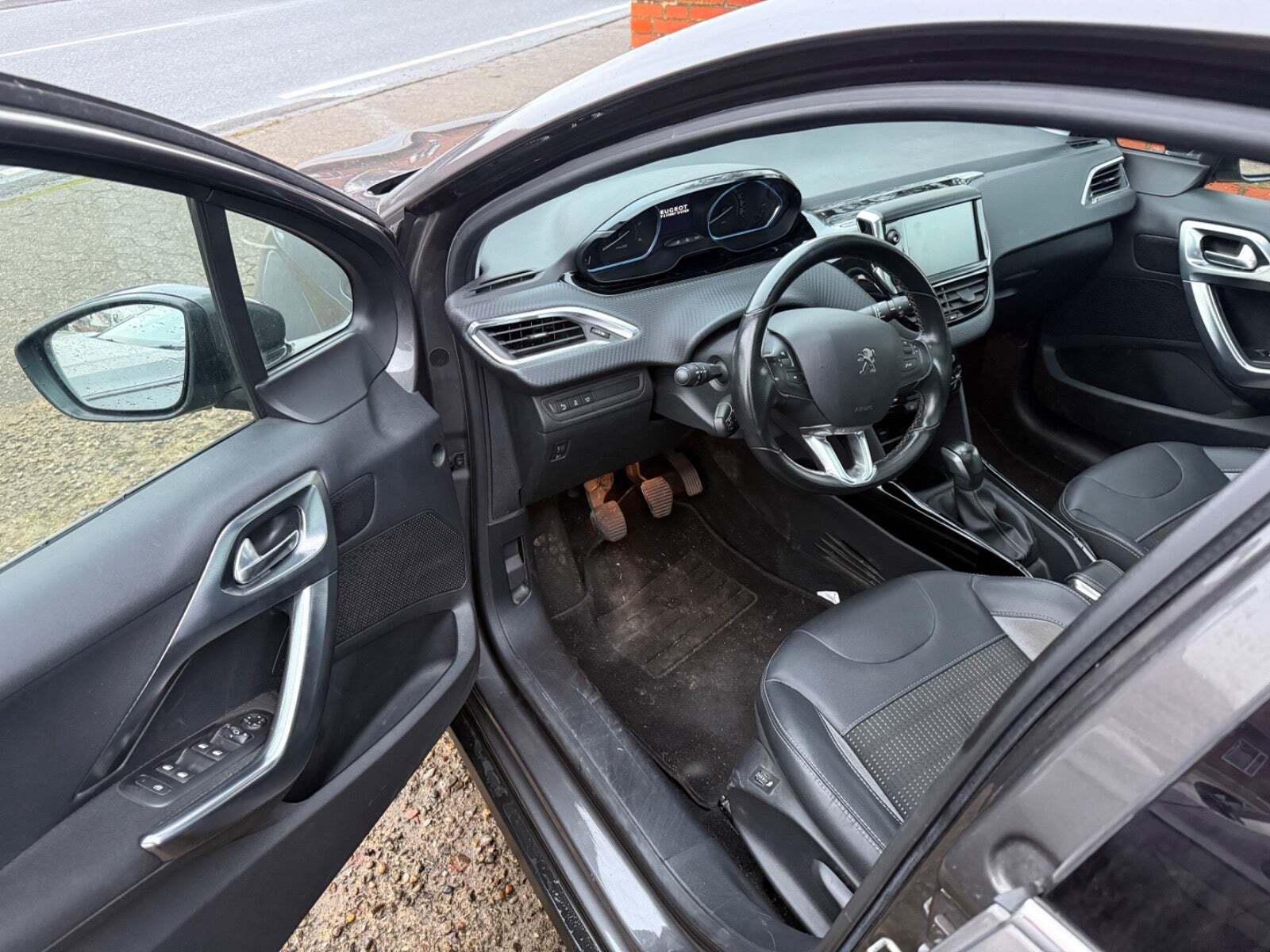 Peugeot 2008 1,6 BlueHDi 100 Allure Sky