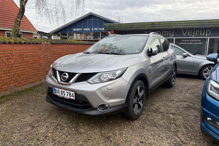 Grå Nissan Qashqai fra 2017 set udefra