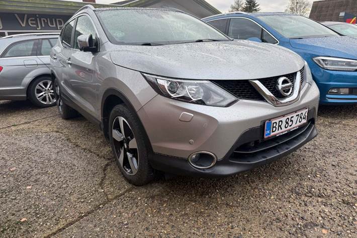 Grå Nissan Qashqai fra 2017