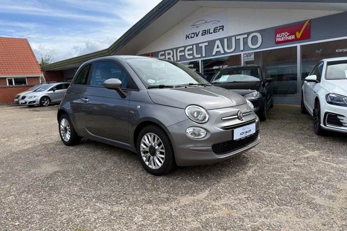 Sølv Fiat 500 fra 2016 set udefra