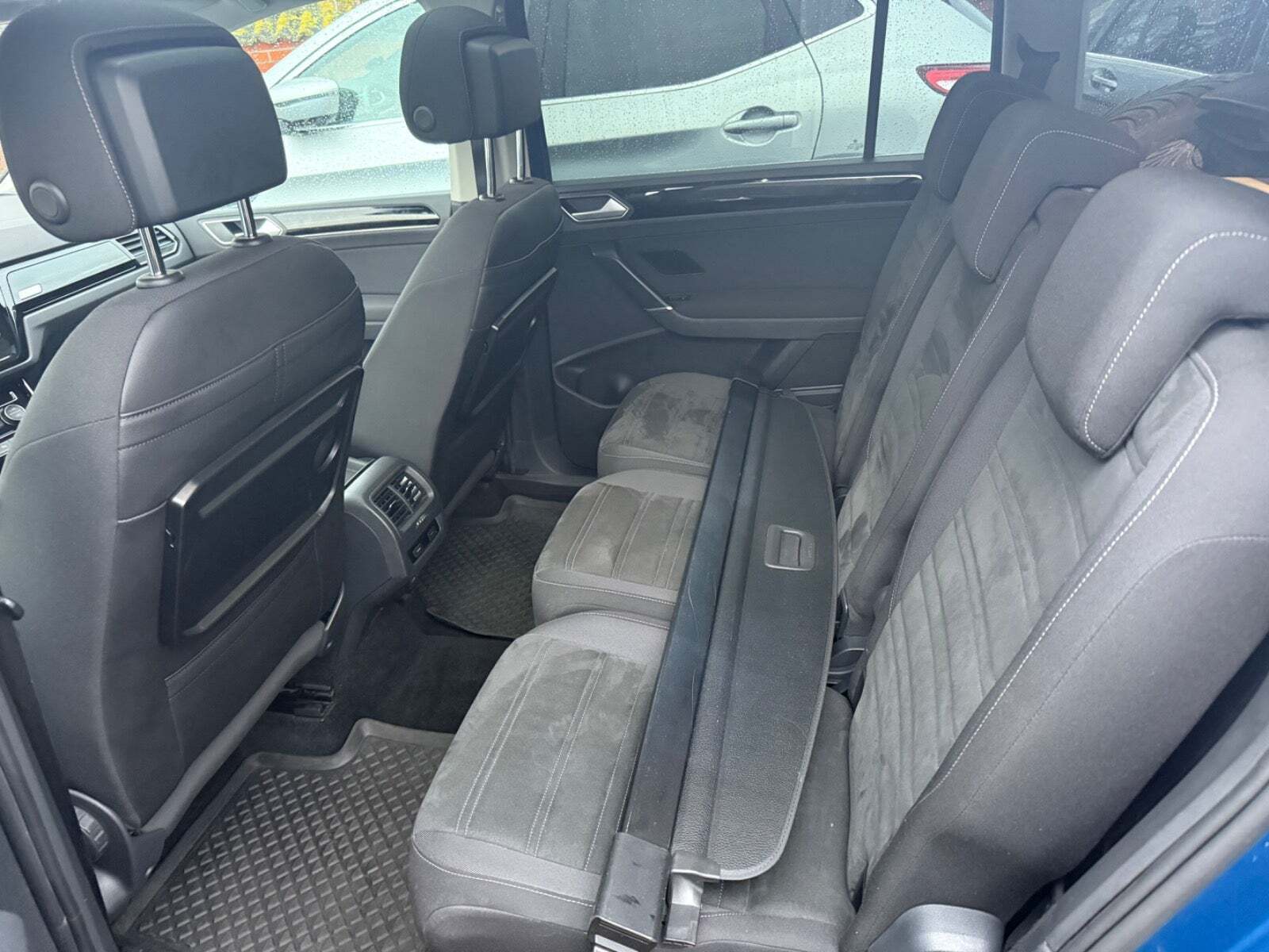 Blå VW Touran fra 2016