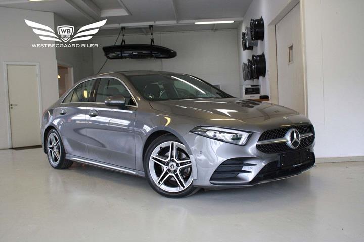 Grå Mercedes A180 d fra 2020 set udefra