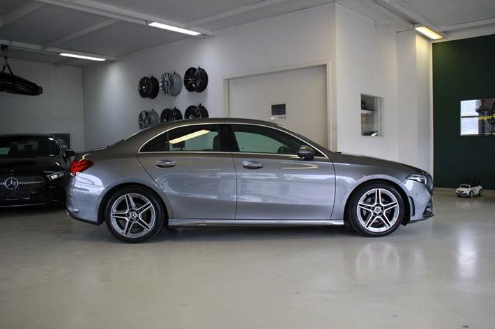 Grå Mercedes A180 d fra 2020