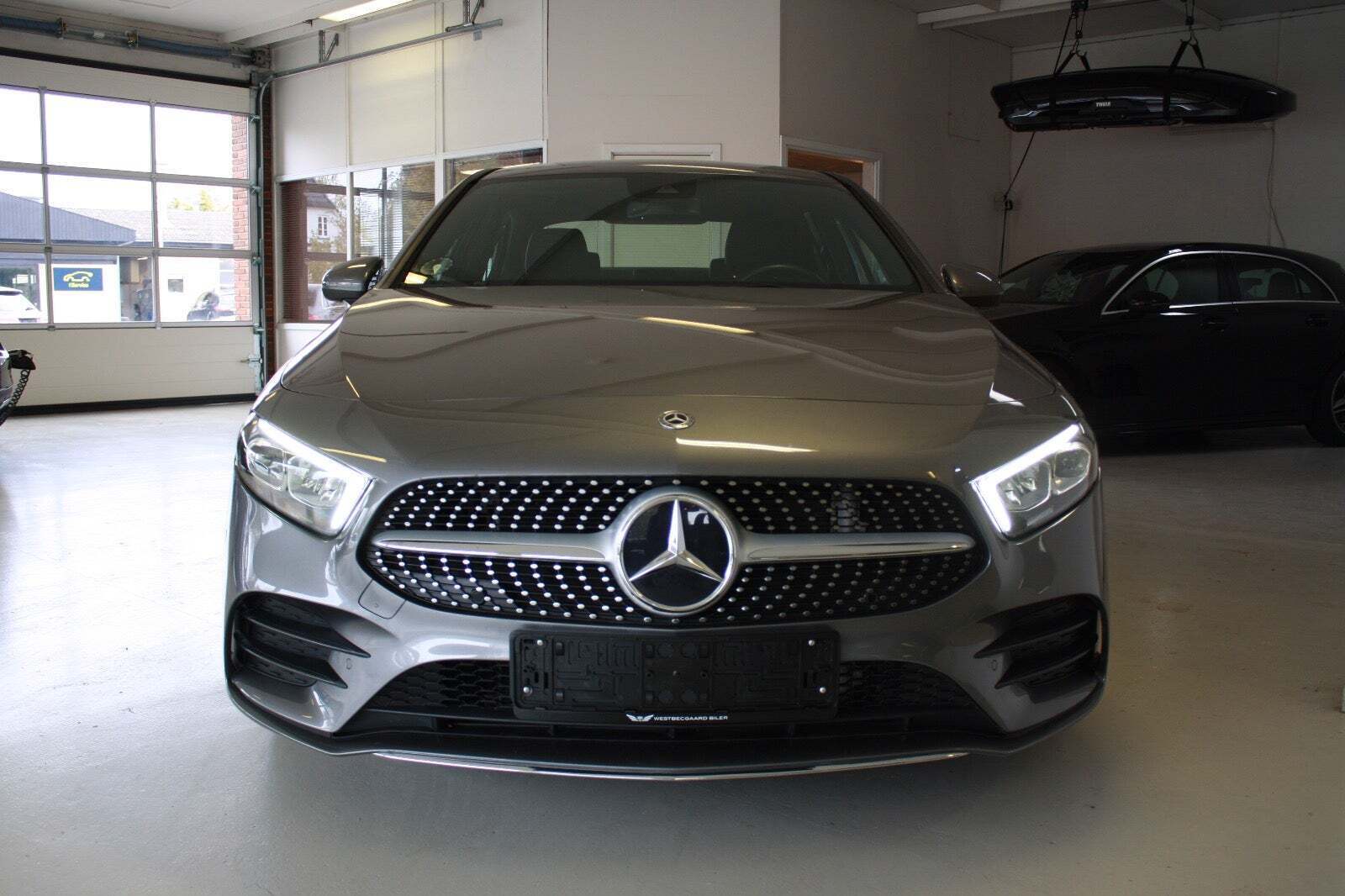 Grå Mercedes A180 d fra 2020