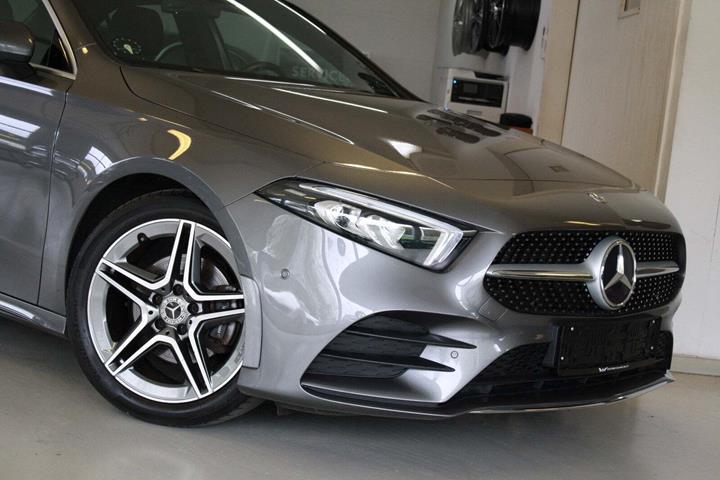 Grå Mercedes A180 d fra 2020