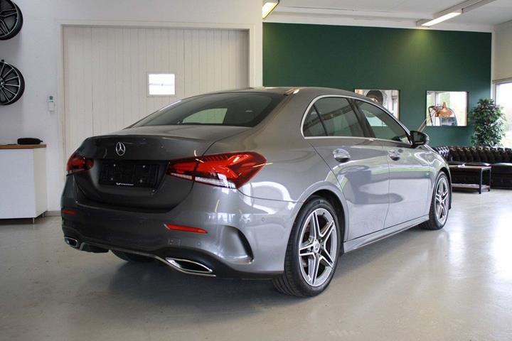 Grå Mercedes A180 d fra 2020