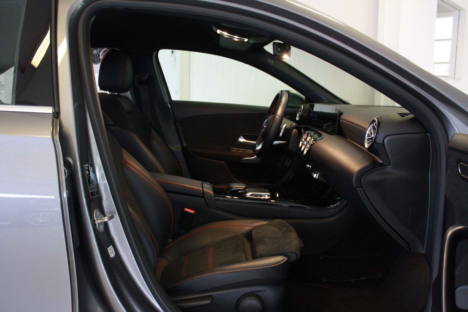 Grå Mercedes A180 d fra 2020