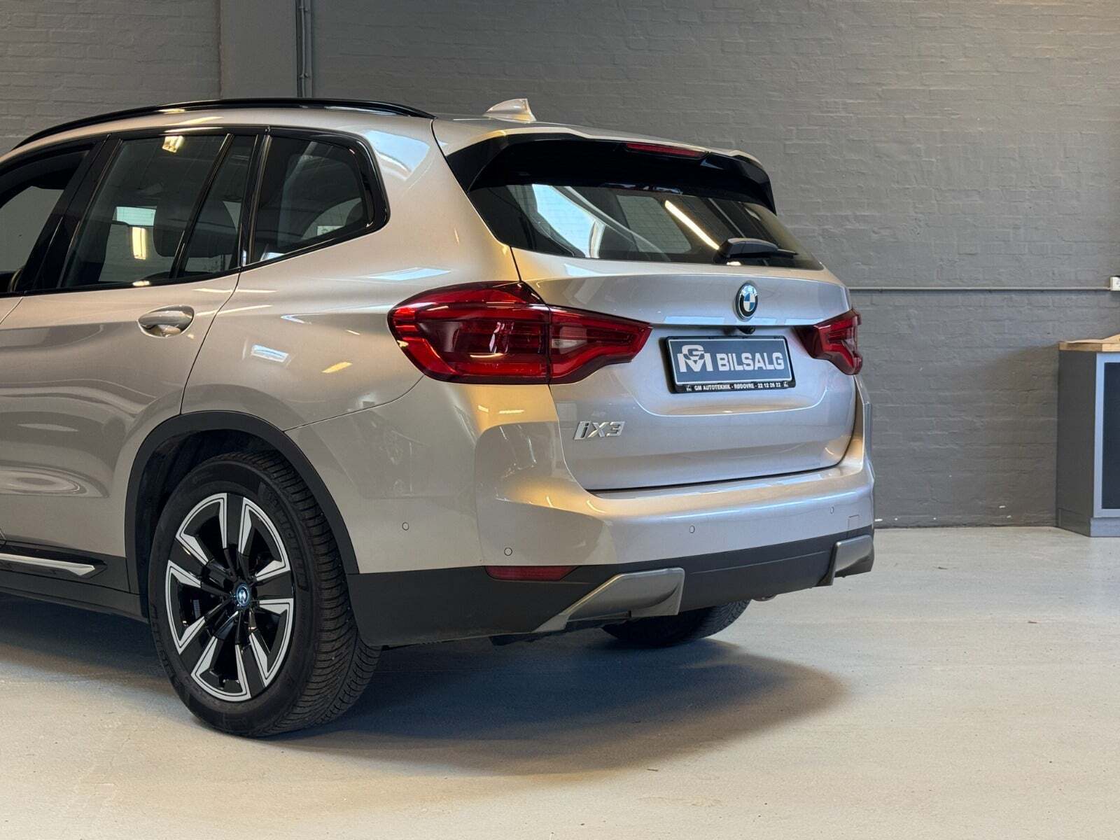 Orange BMW iX3 fra 2021