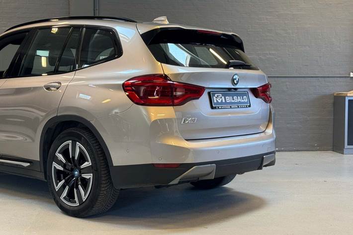 Orange BMW iX3 fra 2021