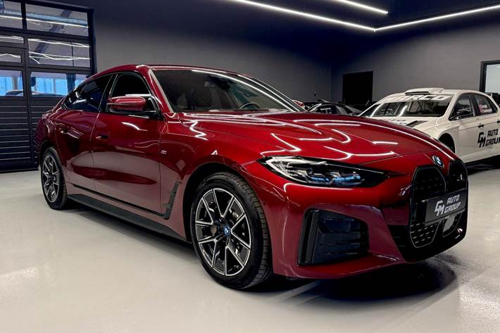 Rød BMW i4 fra 2024