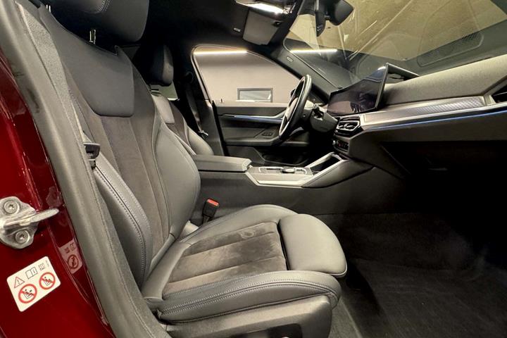 Rød BMW i4 fra 2024