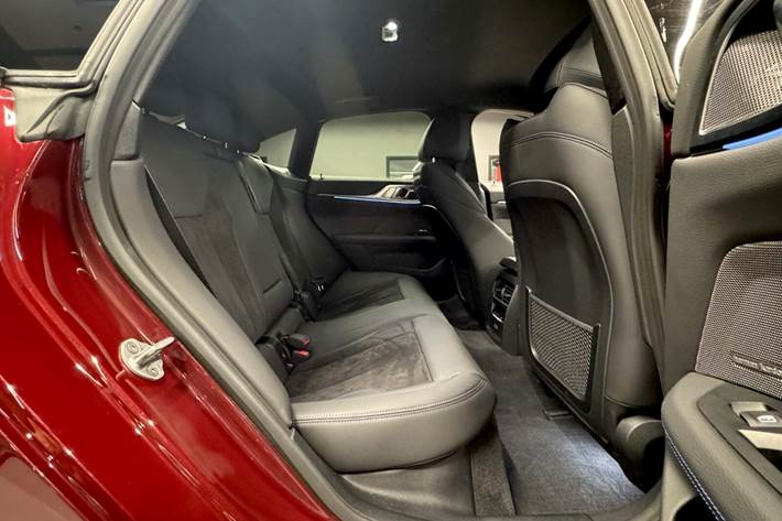 Rød BMW i4 fra 2024