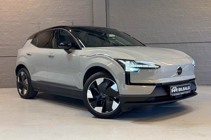 Grå Volvo EX30 fra 2024 set udefra