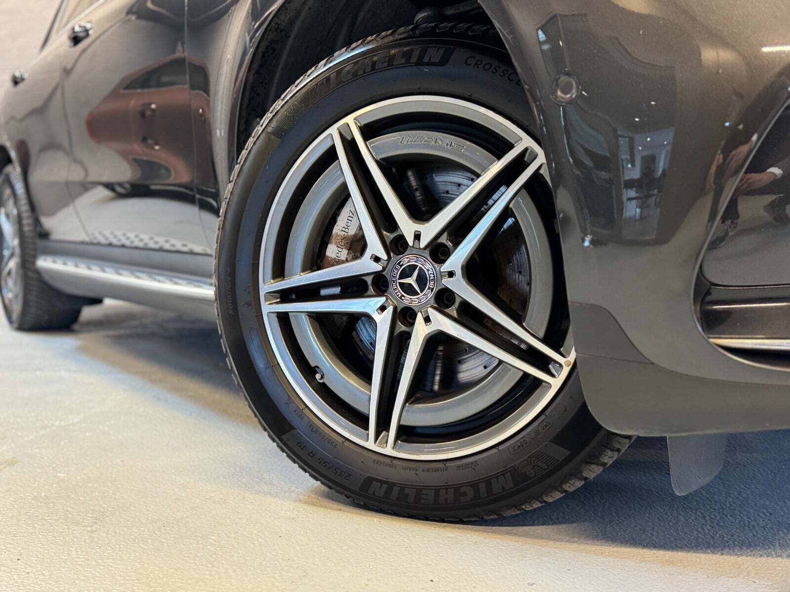 Grå Mercedes EQC400 fra 2020