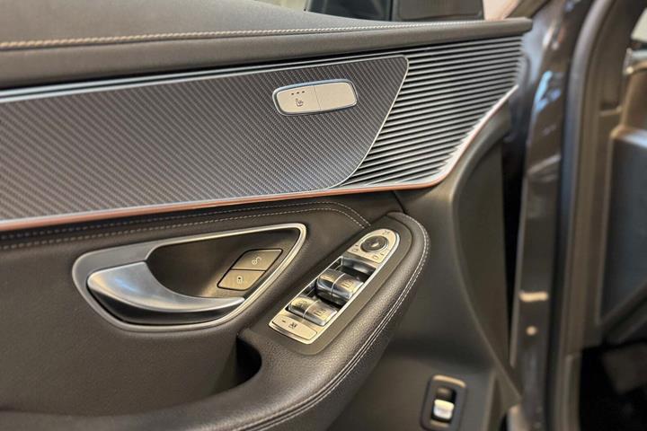 Grå Mercedes EQC400 fra 2020