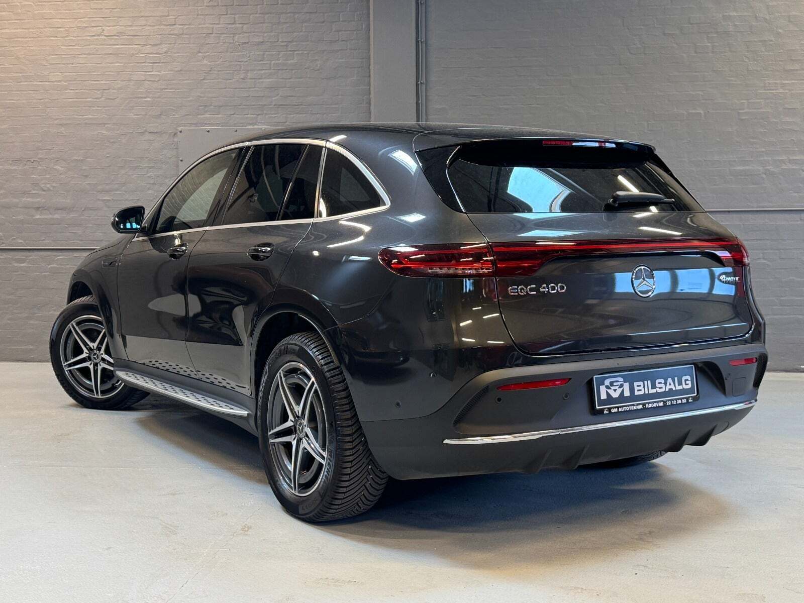 Grå Mercedes EQC400 fra 2020