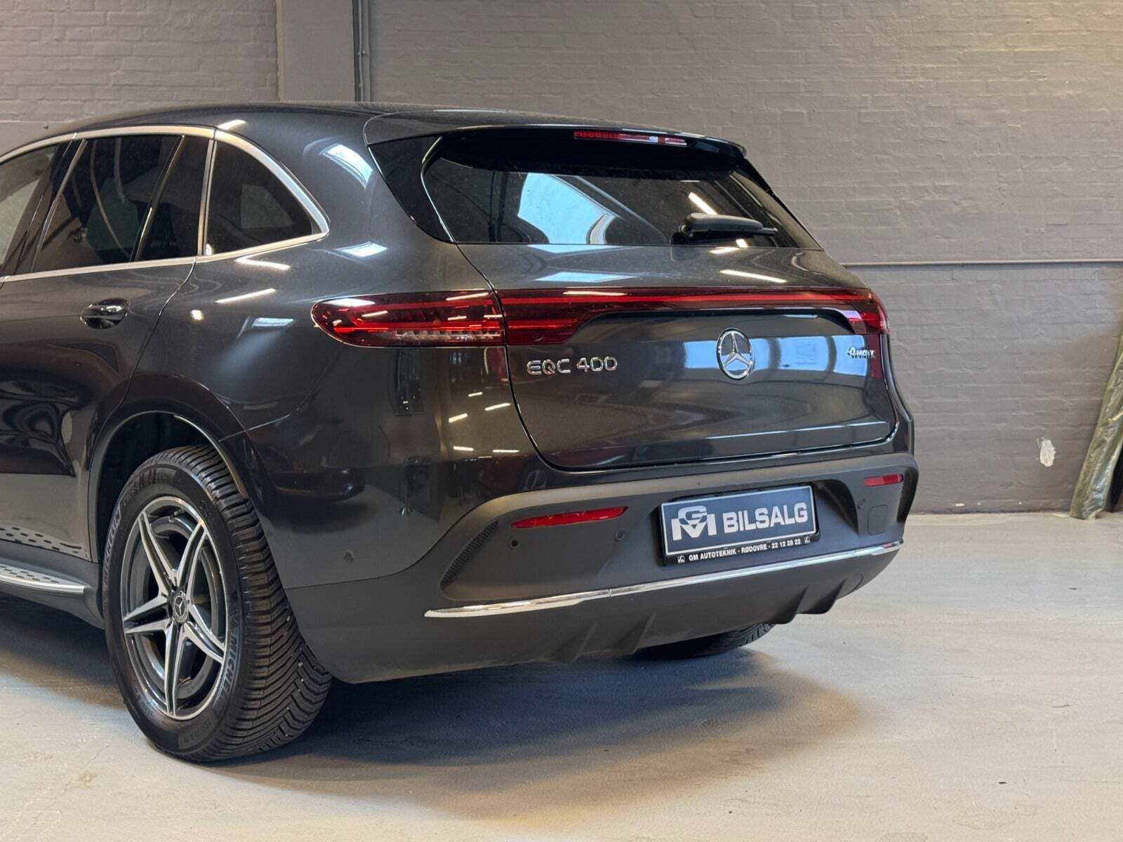 Grå Mercedes EQC400 fra 2020