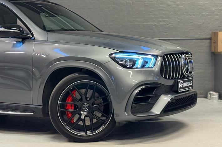 Grå Mercedes GLE63 fra 2022