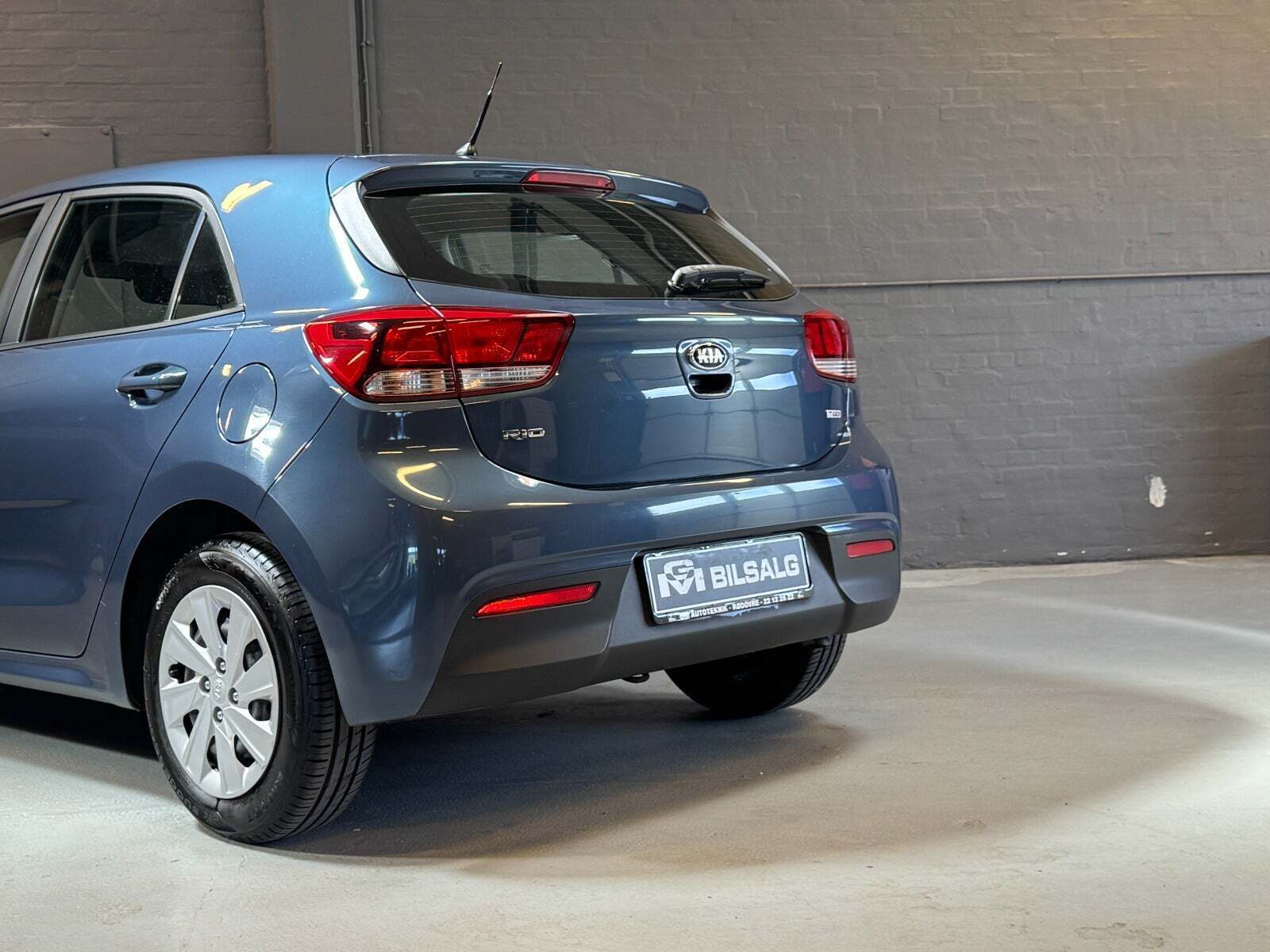 Blå Kia Rio fra 2017