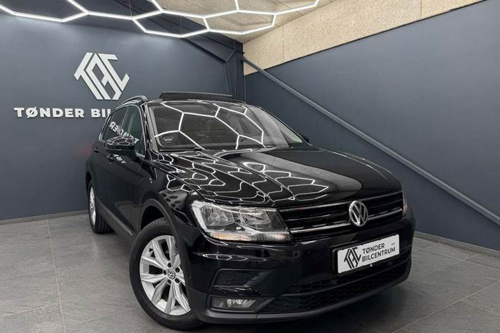 Sort VW Tiguan fra 2018 set udefra