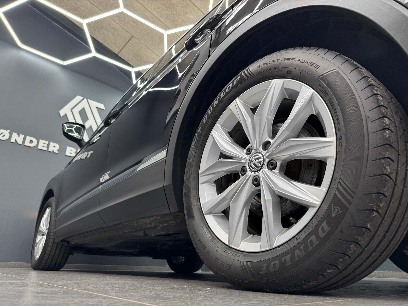 Sort VW Tiguan fra 2018