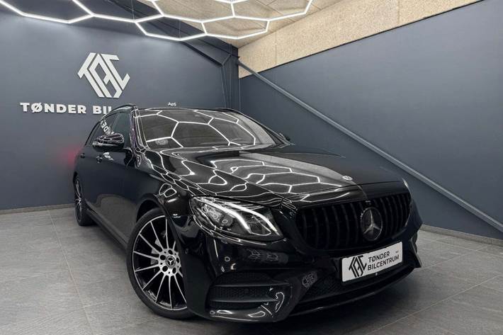 Sort Mercedes E220 d fra 2017 set udefra
