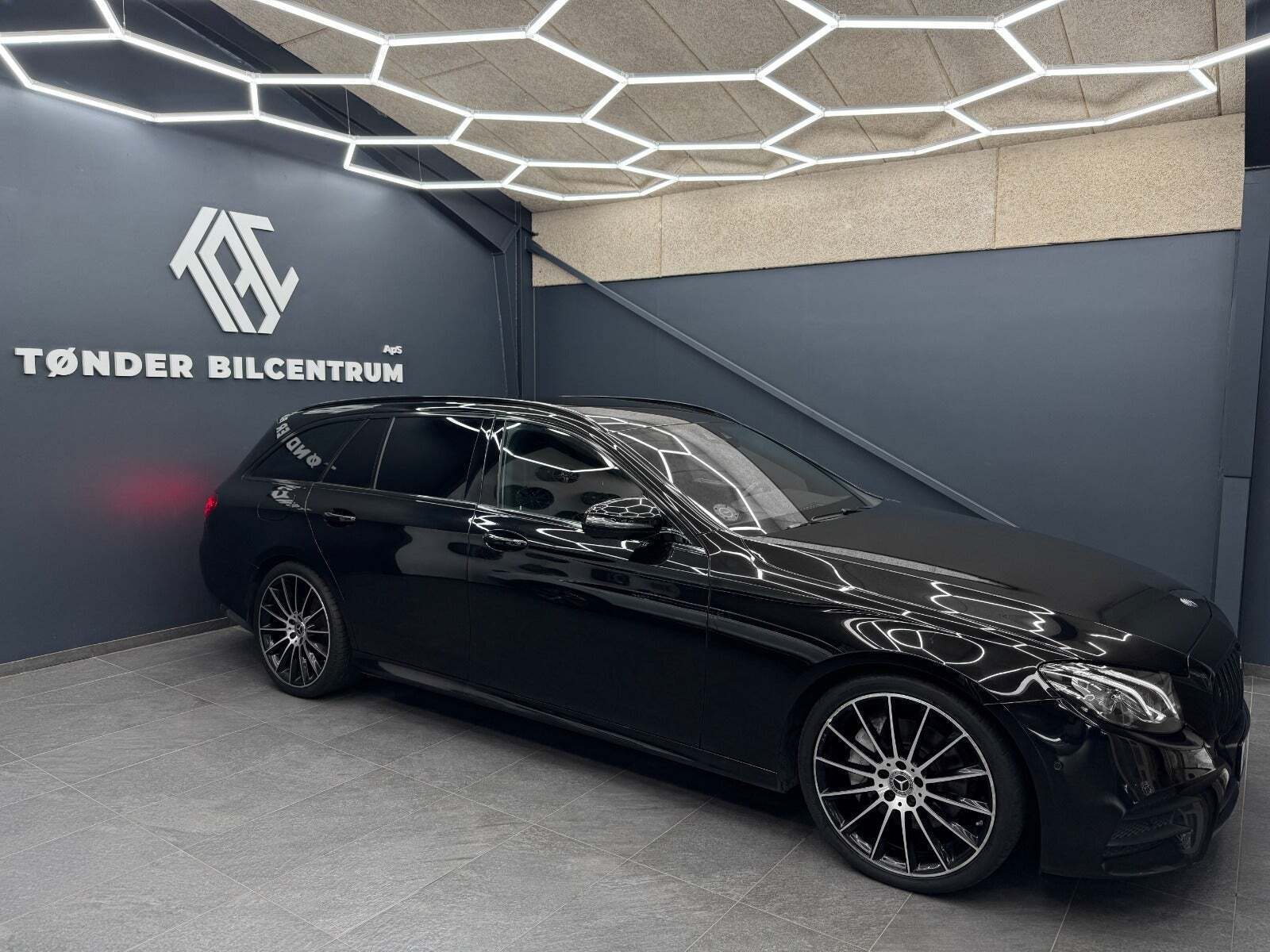Sort Mercedes E220 d fra 2017