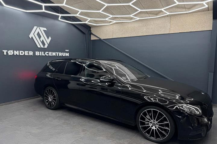 Sort Mercedes E220 d fra 2017