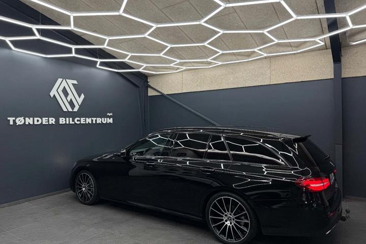 Sort Mercedes E220 d fra 2017