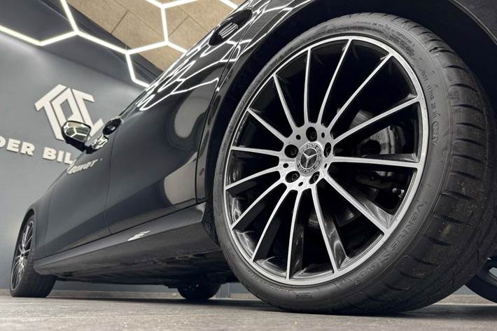 Sort Mercedes E220 d fra 2017