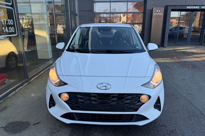 Hvid Hyundai i10 fra 2021