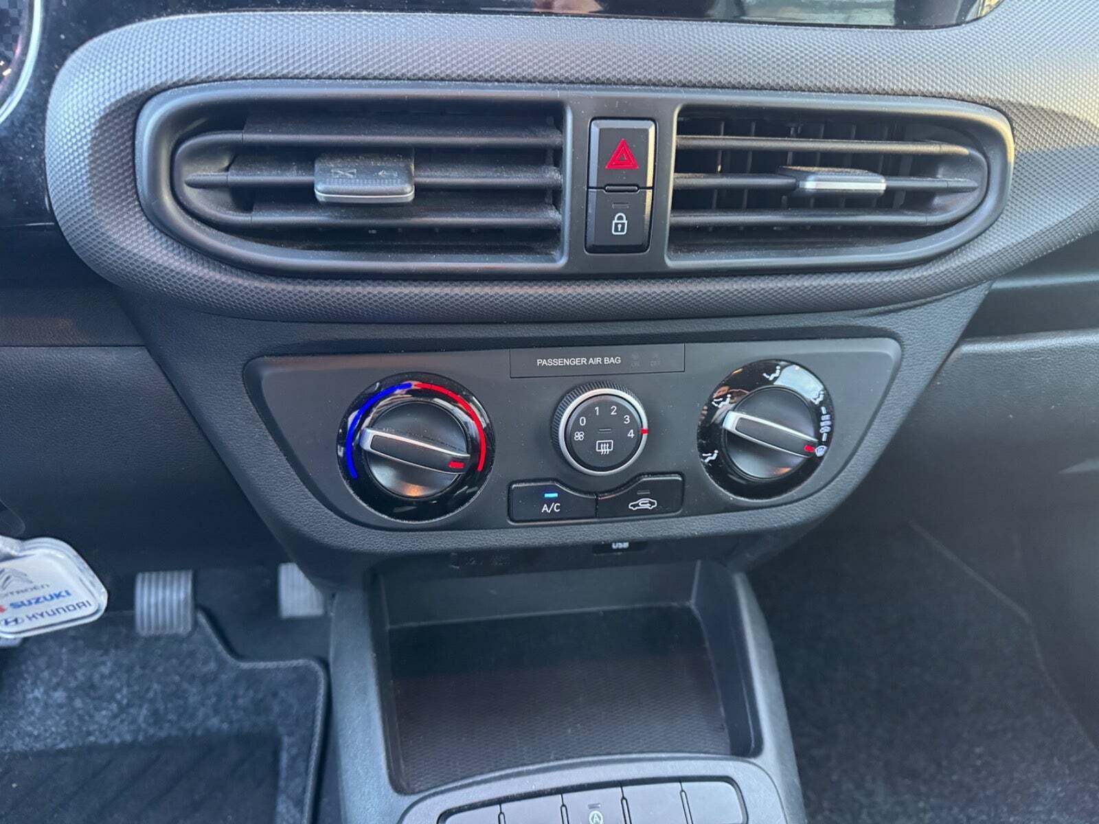 Hvid Hyundai i10 fra 2021