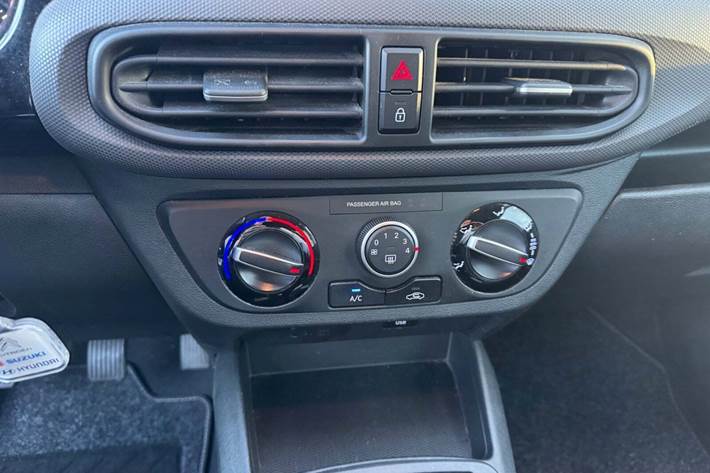 Hvid Hyundai i10 fra 2021