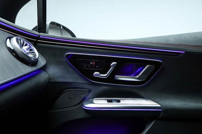 Sort Mercedes EQE350+ fra 2025