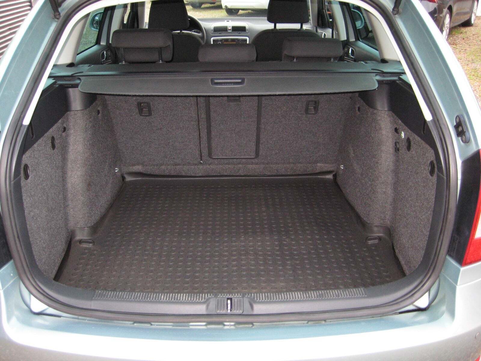 Orange Skoda Octavia fra 2012