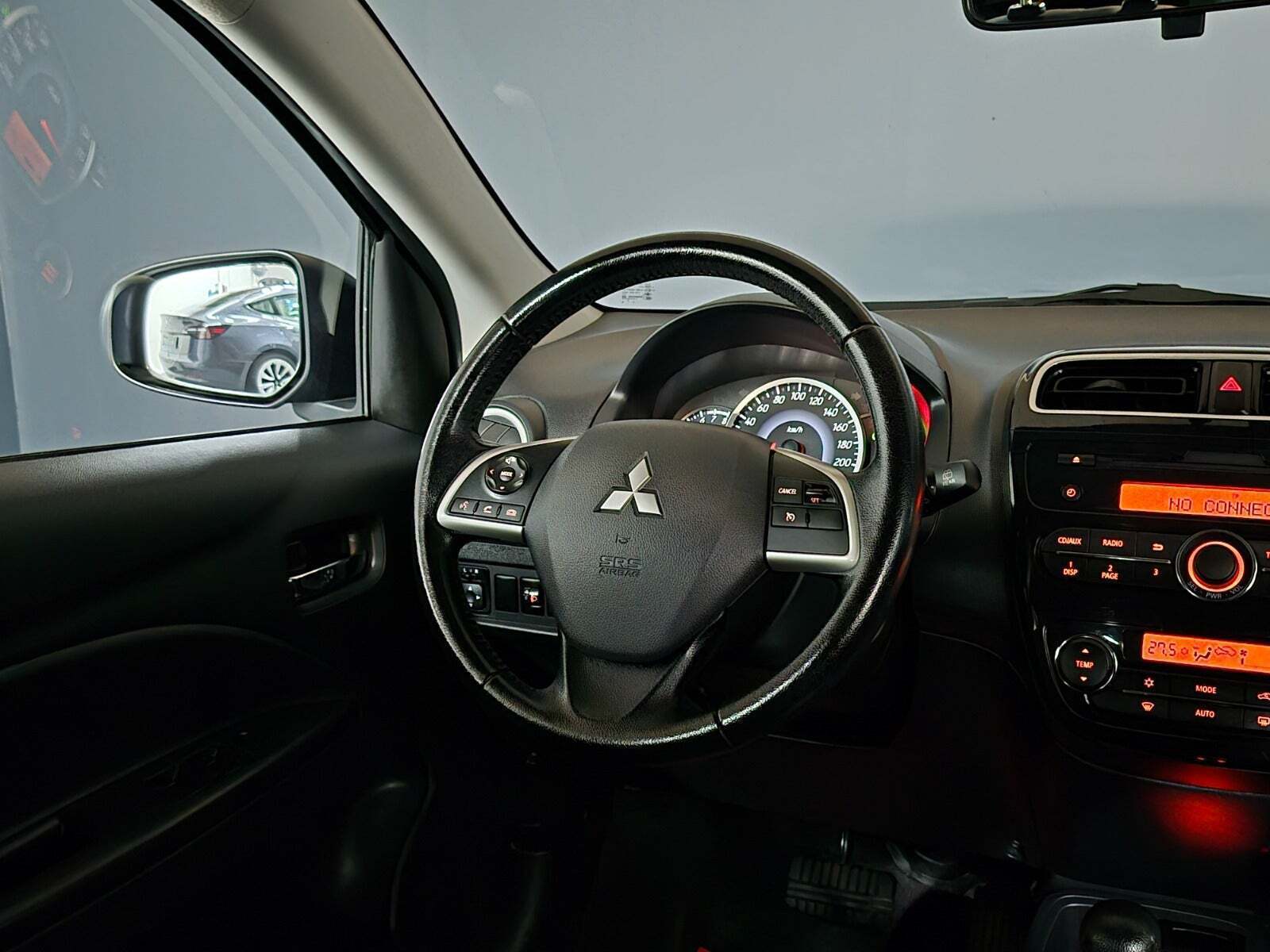 Sort Mitsubishi Space Star fra 2015