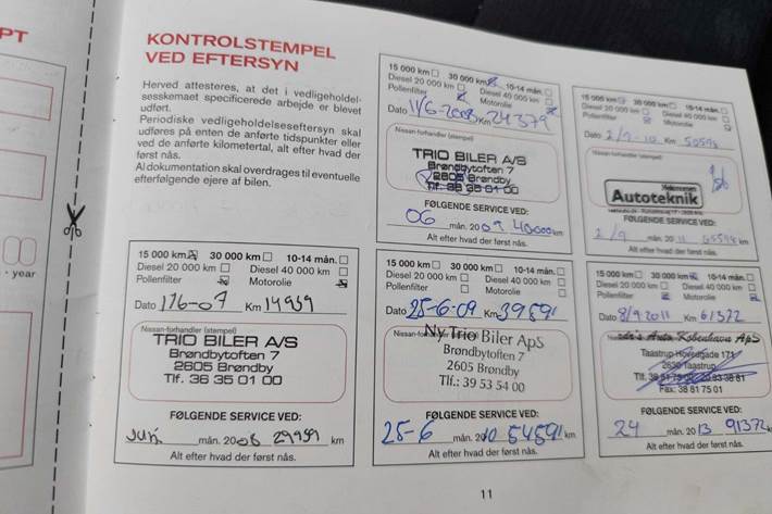 Grøn Nissan Primera fra 2006 set udefra