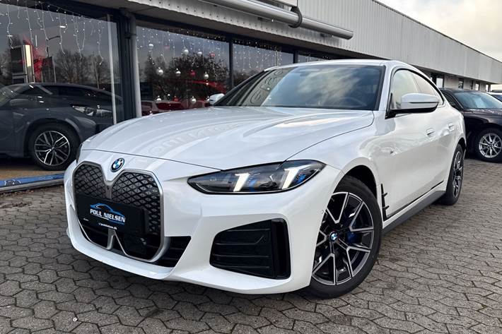 Hvid BMW i4 fra 2024