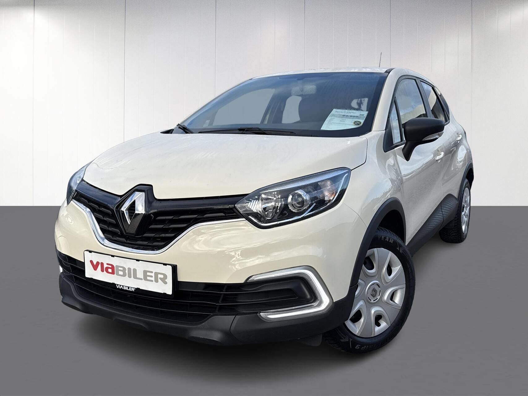 Beige Renault Captur fra 2018 set udefra