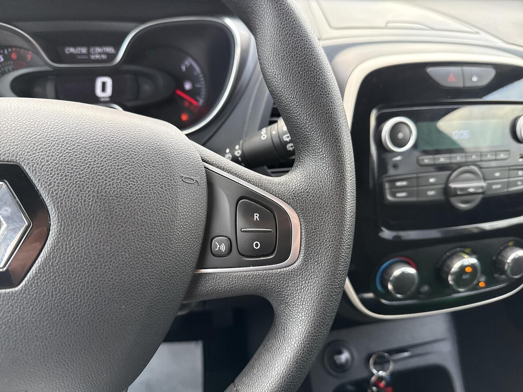 Beige Renault Captur fra 2018