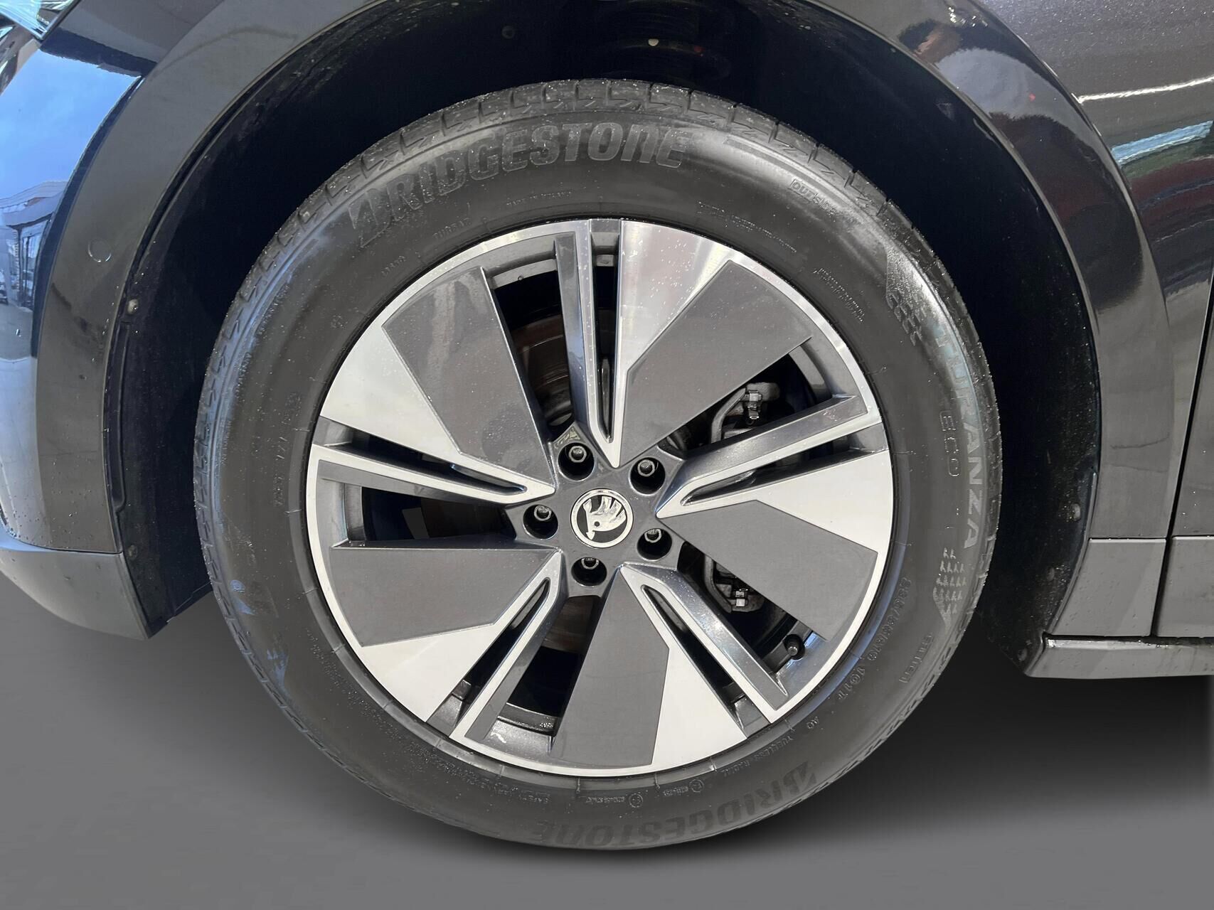 Sort Skoda Enyaq fra 2022