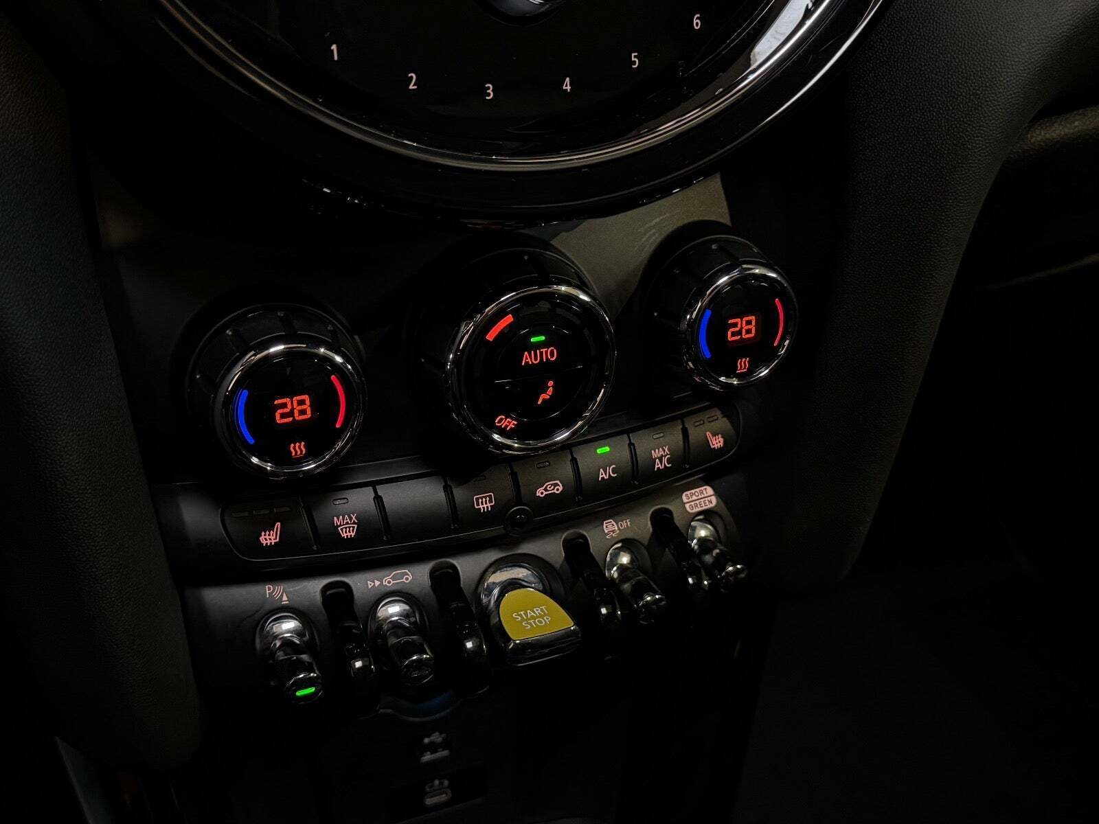 Sort Mini Cooper SE fra 2023