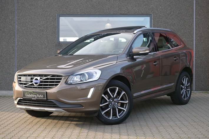 Brun Volvo XC60 fra 2017 set udefra